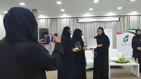 Un grupo de mujeres durante un acto en Emiratos Árabes. (EL CORREO)