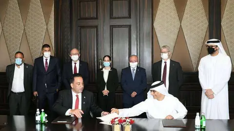 Un momento de la firma del Memorando de asociación financiera entre Israel y EAU. (WAM)