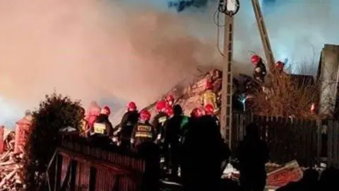 Equipo de rescate en el lugar de los hechos. (Twitter)