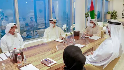 El gobernante de Dubai durante la reunión. (WAM)