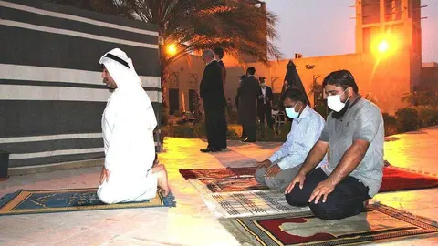 Momento del rezo compartido entre judíos y musulmanes este miércoles en Dubai. (EL CORREO)