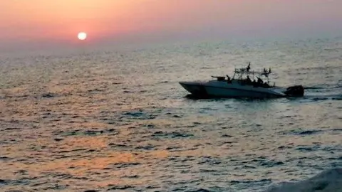 Una patrullera en la costa de Emiratos Árabes Unidos. (EL CORREO)