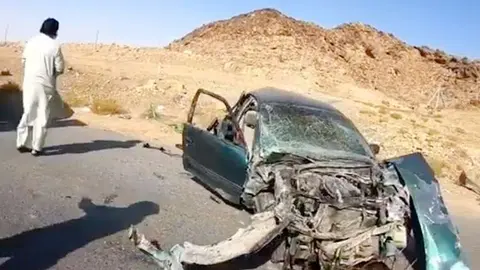 La policía difundió la imagen del coche accidentado.