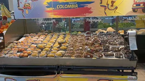 El stand de fruta de Colombia en el supermercado Lulu de Dubai. (Cedida)