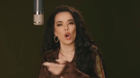 La compositora Beatriz Luengo en su vídeo de respuesta a 'Hawai'. 