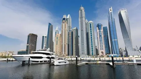 Llegan los primeros barcos a Dubai Harbour.