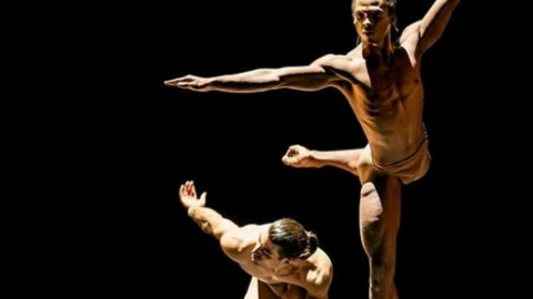 En primer término el bailarín cubano Carlos Acosta. (Instagram)