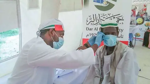 Sanitarios de Emiratos Árabes. (WAM)