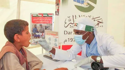 Personal sanitario en Emiratos Árabes Unidos. (WAM)