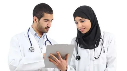 Médicos emiratíes. (WAM)