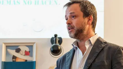 El doctor Carlos Ivorra, consejero y director de ASISA Dental, interviene en un acto. (Cedida)