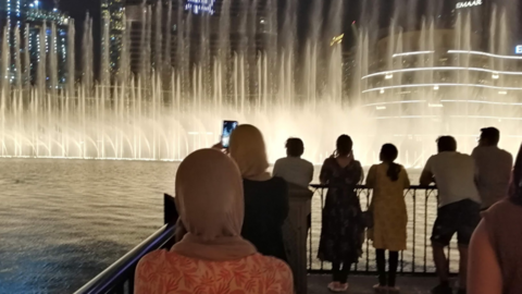 Jóvenes en Dubai. (EL CORREO)