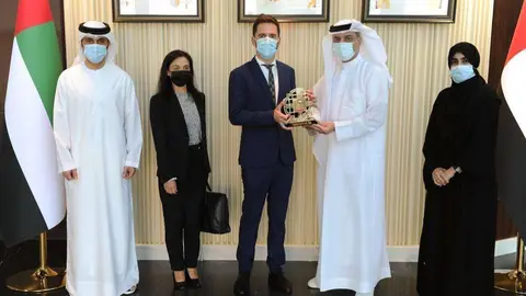 La agencia de noticias WAM publicó esta imagen del encuentro,