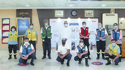 Personal del Servicio de Ambulancia de Dubai. (Twitter)