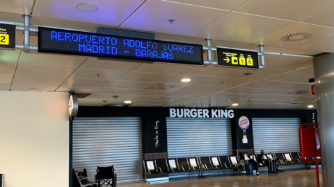 Aeropuerto de Madrid Barajas en época de coronavirus. (EL CORREO)
