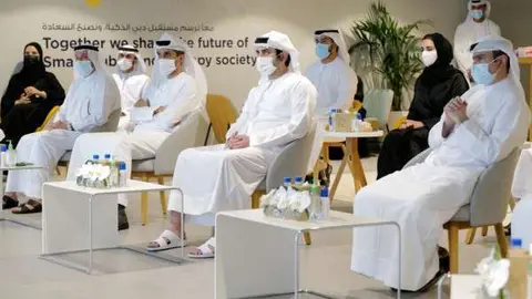 Personal del Gobierno de Dubai. (WAM)