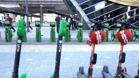 Zona de estacionamiento de patinetes de alquiler en Dubai. (RTA)