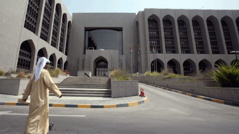 Entrada principal del Banco Central de Emiratos en Abu Dhabi.