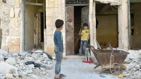 Niños juegan entre las ruinas en Siria. (eacnur.org)