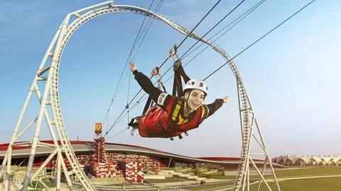 Atracción 'Zip Line' en Ferrari World Abu Dhabi.