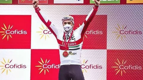 Jasper Philipsen, del UAE Team Emirates, tras vencer en la décimoquinta etapa de la Vuelta a España.