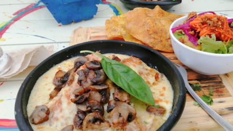 Platos en un restaurante colombiano. (EL CORREO)