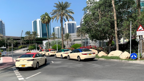 Taxis en el centro de Dubai. (EL CORREO)