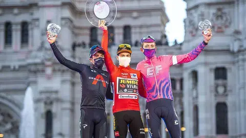 El trío ganador de La Vuelta Ciclista a España 2020. (Fuente externa)