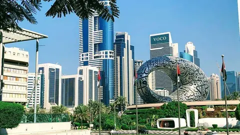 Una imagen del Dubai World Trade Center con el Museo del Futuro. (EL CORREO)