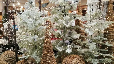 Una imagen navideña en Yas Mall de Abu Dhabi. (EL CORREO)