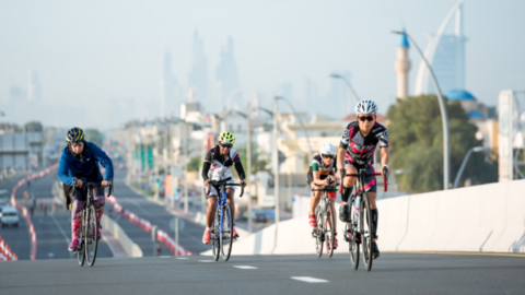  Una edición anterior del Triatlón Femenino de Dubai. (WAM)