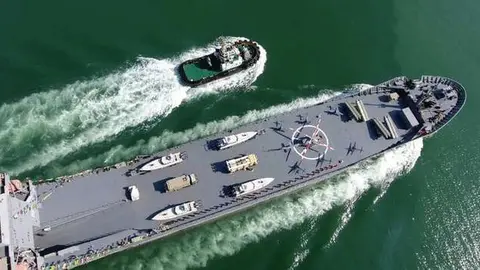 El buque de guerra lleva el nombre del comandante naval fallecido Abdollah Roudaki. (AFP)