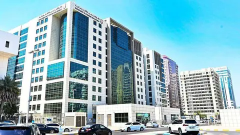 En la imagen, la sede del Departamento de Desarrollo Económico en Abu Dhabi. (WAM)