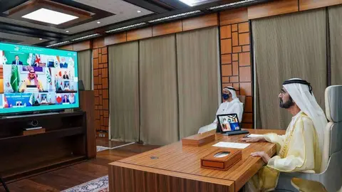 El gobernante de Dubai durante la reunión virtual del G-20. (WAM)