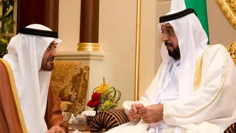 En una imagen de archivo, el presidente de Emiratos Árabes y el príncipe heredero de Abu Dhabi. (WAM)