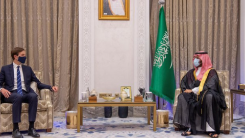 El príncipe saudí Mohammed Bin Salman recibió en Riad a Jared Kushner, en septiembre de 2020. (REUTERS)