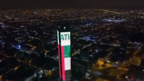 Captura de pantalla de la publicación en Twitter de la bandera de EAU en Bogotá.