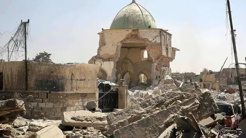 Estado en el que quedó la histórica mezquita de Al Nuri, la mayor de Mosul, como consecuencia de la guerra. (WAM)