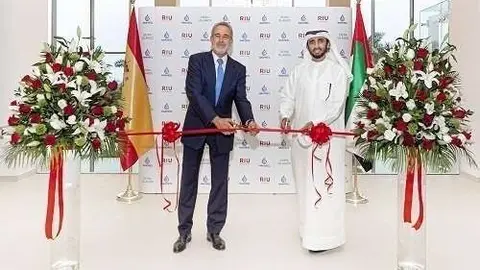 Mohammed Ibrahim Al Shaibani, Chairman de Nakheel, y Luis Riu, consejero delegado de la empresa española. (Fuente externa)