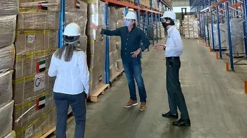 Jaime Amín, durante las tareas de distribución en Colombia de la ayuda enviada por Emiratos Árabes para frenar la propagación del coronavirus. (Cedida) 