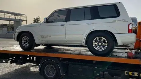 La policía difundió la imagen de uno de los vehículos implicados.