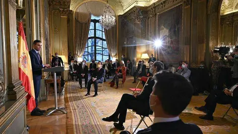 Pedro Sánchez, presidente del Gobierno de España, interviene durante la entrega del Premio Anual de FEDECOM a Seat. (@sanchezcastejon)