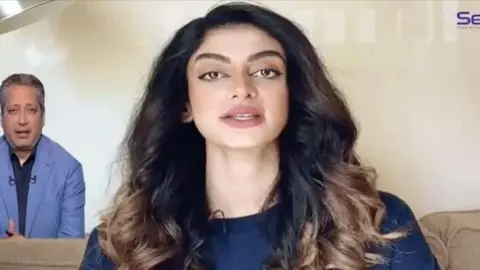 La modelo egipcia durante una entrevista. (Twitter)