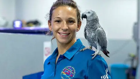 La bióloga española Beatriz Pereira, en The National Aquarium de Abu Dhabi. (Cedida)