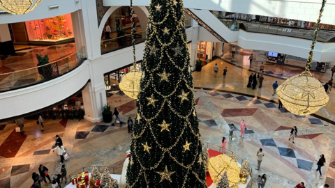 Una imagen navideña 2020 en Mall of the Emirates de Dubai. (EL CORREO)