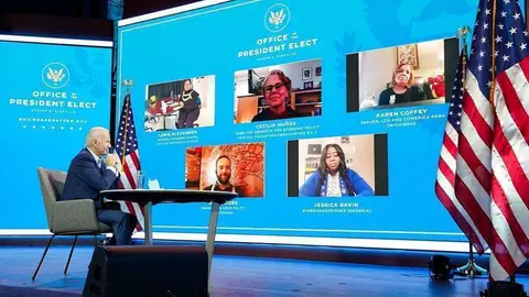 Joe Biden interviene en un acto virtual desde su Oficina de Presidente Electo de Estados Unidos. (@JoeBiden)