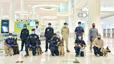 Unidades caninas en los aeropuertos de Emiratos Árabes. (WAM)