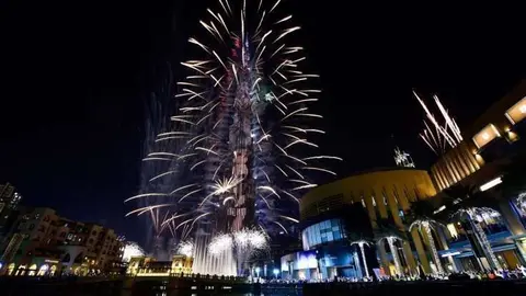 Fuegos Artificiales de Fin de Año en Burj Khalifa. (Emaar)