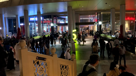 Una de las entradas al Dubai Mall el 27 de diciembre de 2020. (EL CORREO)