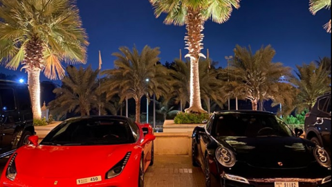 A modo ilustrativo, coches de lujo aparcados en Emiratos Árabes. (EL CORREO)